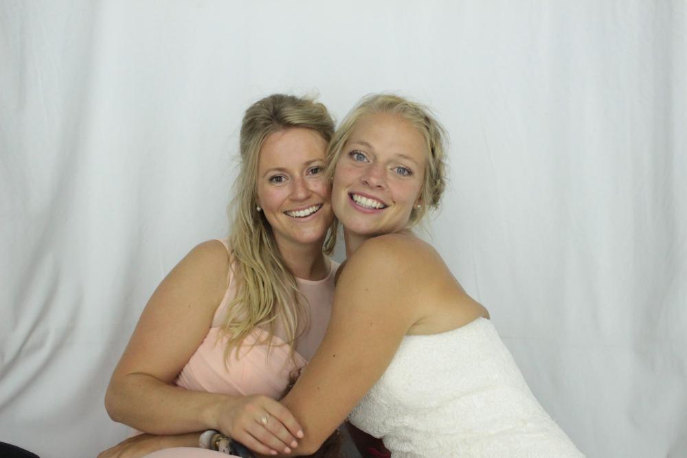 Laura & Oliver | View more photos from the event at gallery.myphotoboothexperience.co.uk/u/MyPhotoBoothExperienceLtd/Laura-Oliver
